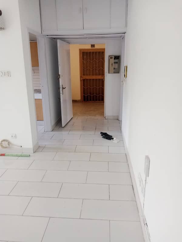 C typ 1st floor flat for rent in G-11 4 pha 2
