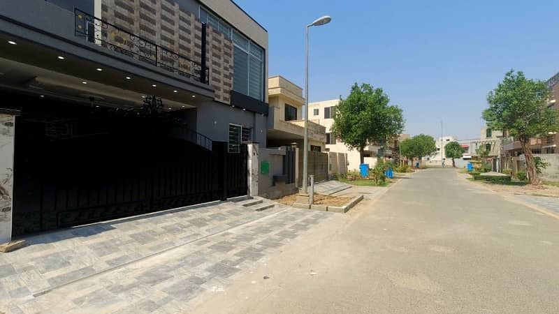 Stunning And Affordable Prime Location House Available For Sale In Bahria Nasheman - Zinia 3