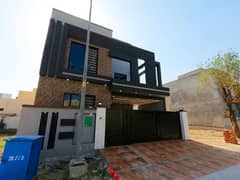 8 Marla House Is Available For Sale In Bahria Nasheman Zinia Block Lahore