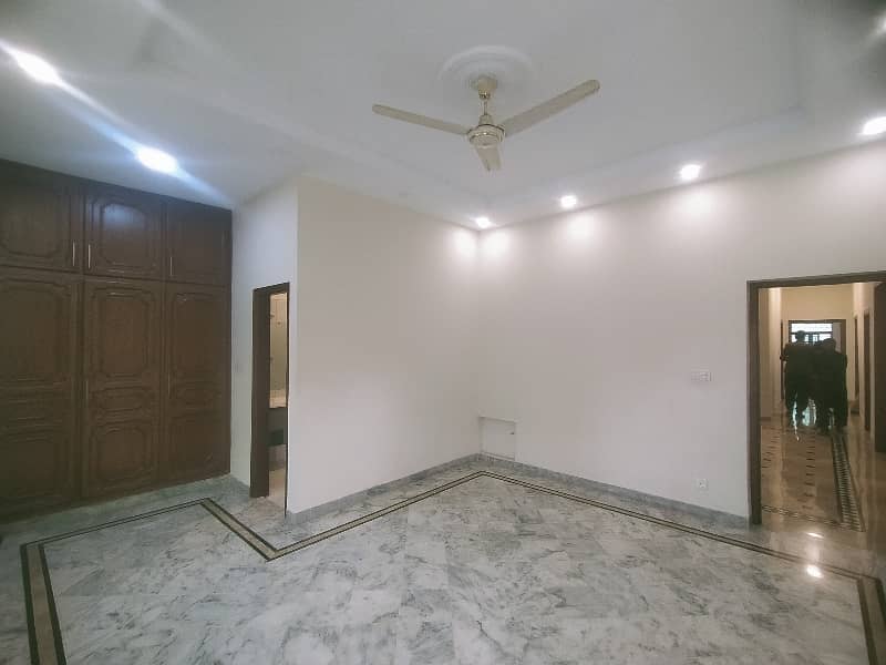 40x80 Lower Portion available for rent in I-8 Islamabad 0