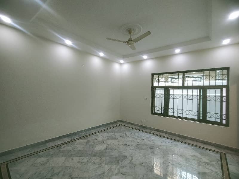 40x80 Lower Portion available for rent in I-8 Islamabad 1