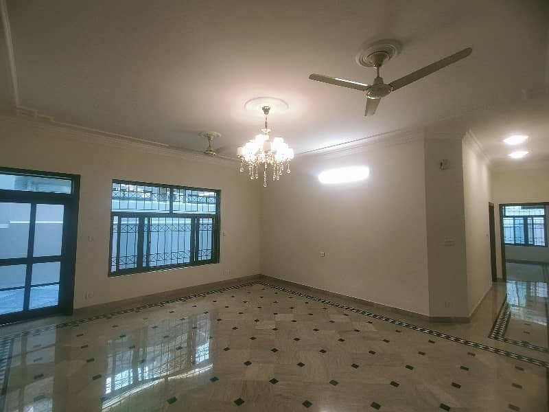 40x80 Lower Portion available for rent in I-8 Islamabad 2