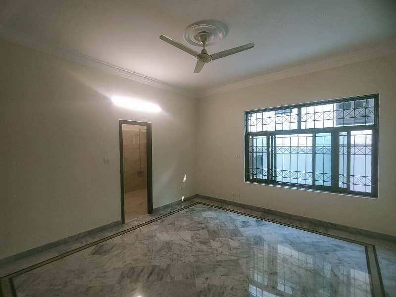 40x80 Lower Portion available for rent in I-8 Islamabad 3