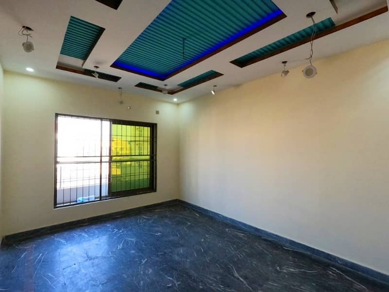 A House Of 10 Marla In Rs. 27000000 32