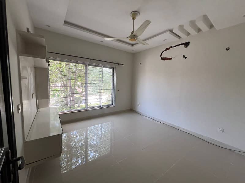 Modern 11 Marla Upper Portion for Rent in Gulbahar Block with Gas Facility! 1