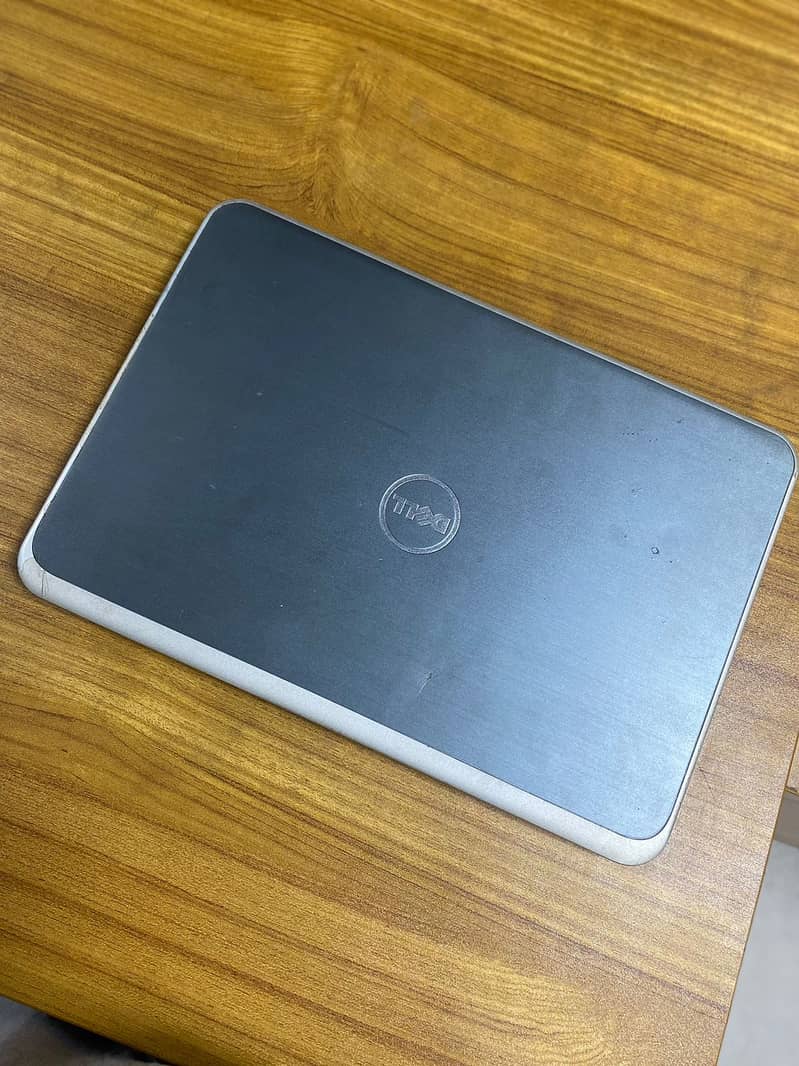 Dell Laptop Inspiron 5537 Core i5 256 GB SSD + 1TB HHD 15.6" LCD 9