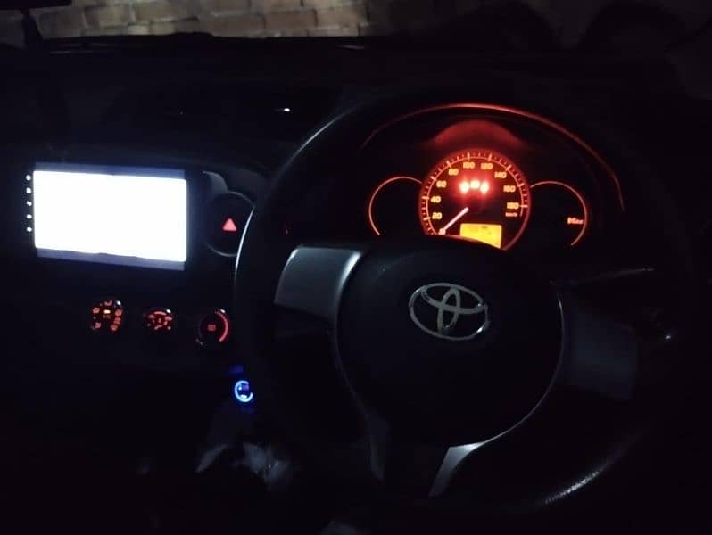 Toyota Vitz 2014 9