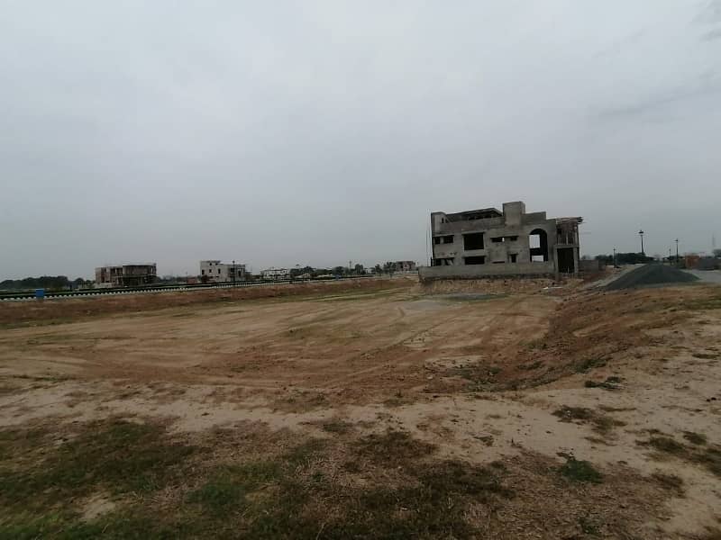 Residential Plot Sized 10 Marla Is Available For sale In Bahria Orchard Phase 1 - Central 4