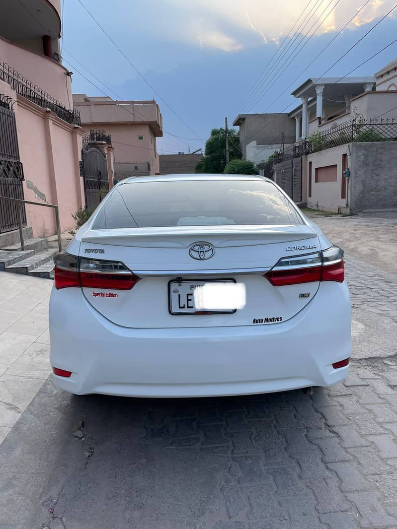 Toyota Corolla GLI 2018 (super white)contact no 03/07.512/35/31 1