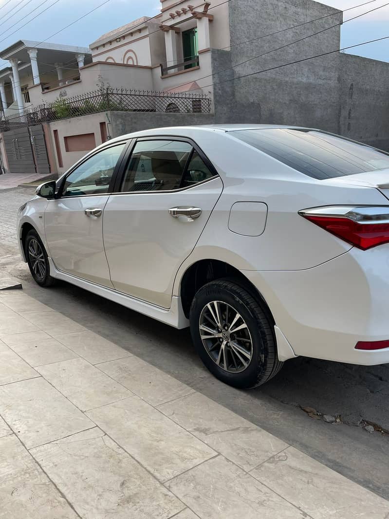 Toyota Corolla GLI 2018 (super white)contact no 03/07.512/35/31 3
