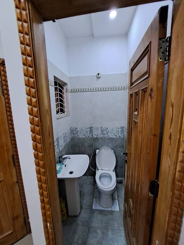 Luxurious 5-Bedroom House for Rent in Overseas B Block - PKR 120,000/Month 1