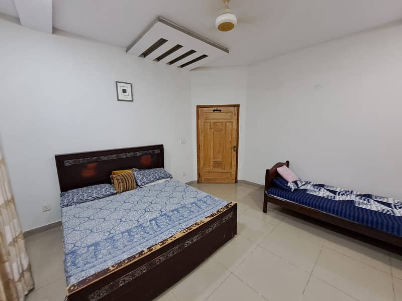 Luxurious 5-Bedroom House for Rent in Overseas B Block - PKR 120,000/Month 6