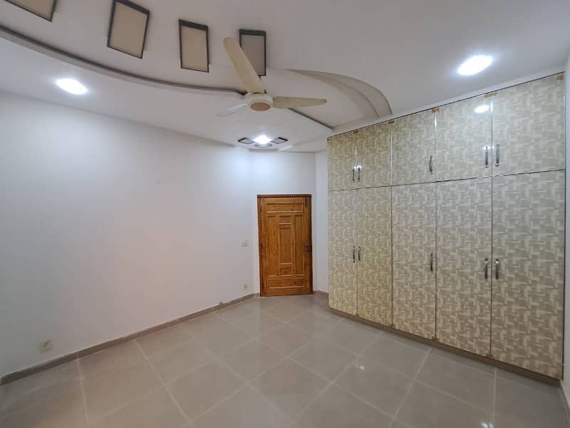 Luxurious 5-Bedroom House for Rent in Overseas B Block - PKR 120,000/Month 21