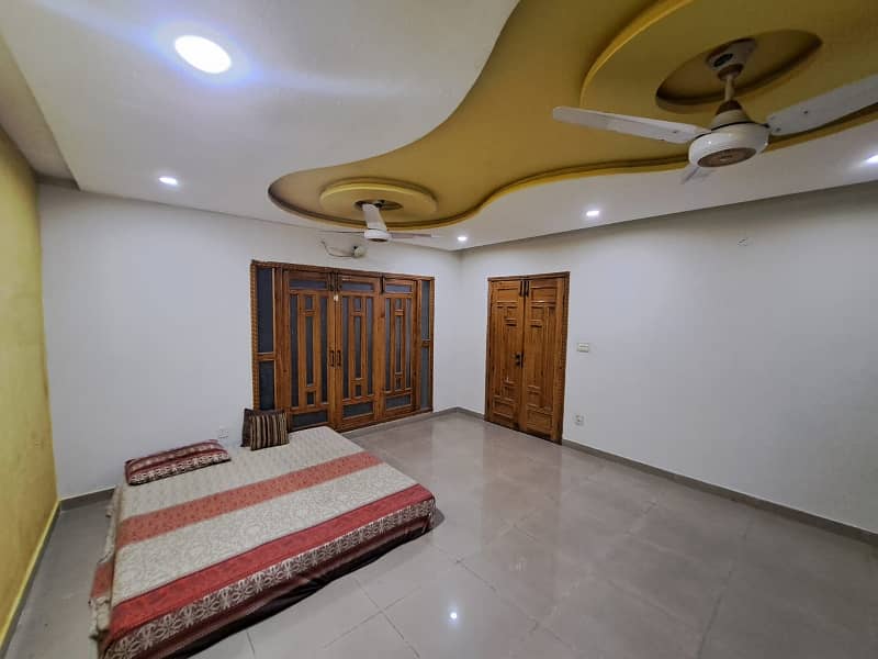 Luxurious 5-Bedroom House for Rent in Overseas B Block - PKR 120,000/Month 27