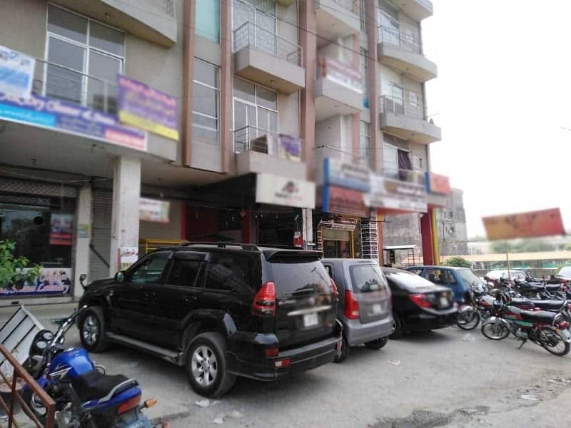 In Johar Town Phase 2 - Block H3 Flat Sized 700 Square Feet For sale 3