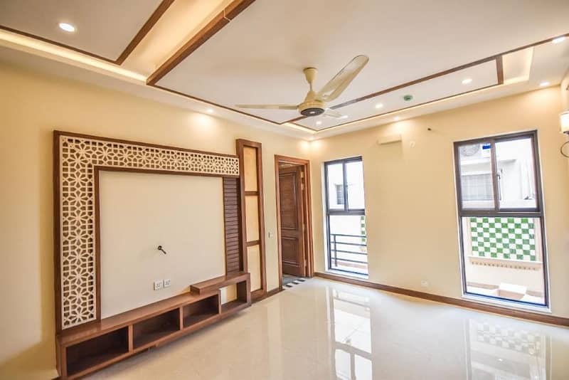 In Lahore You Can Find The Perfect House For sale 5