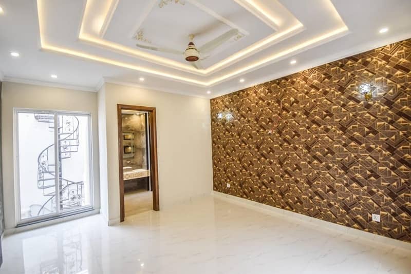 Good 20 Marla House For sale In DHA Phase 7 3