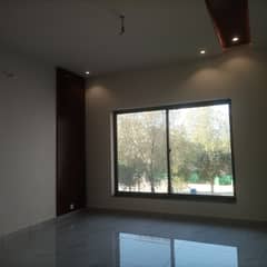 10 Marla Luxurious Upper Portion for Rent with 3 Bedrooms - Prime Location in Bahria Town Lahore!