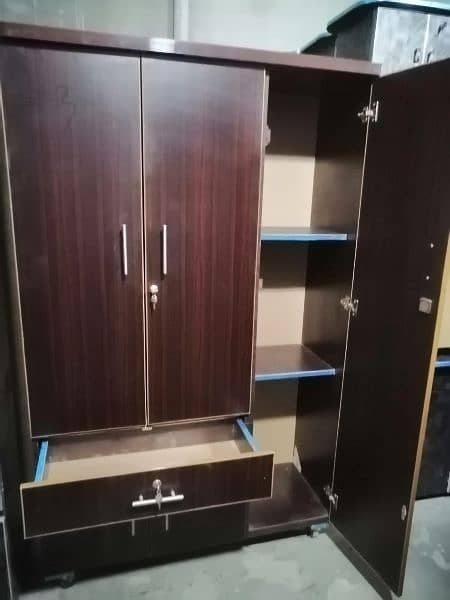 Almari wardrobe cupboard 3 doors 3