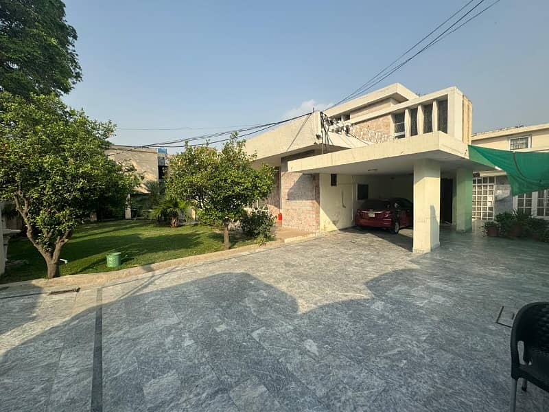 2 KANAL 2 MARLA BEAUTIFUL HOUSE FACING PARK FOR SALE IN GARDEN TOWN NEAR CANAL LAHORE 2