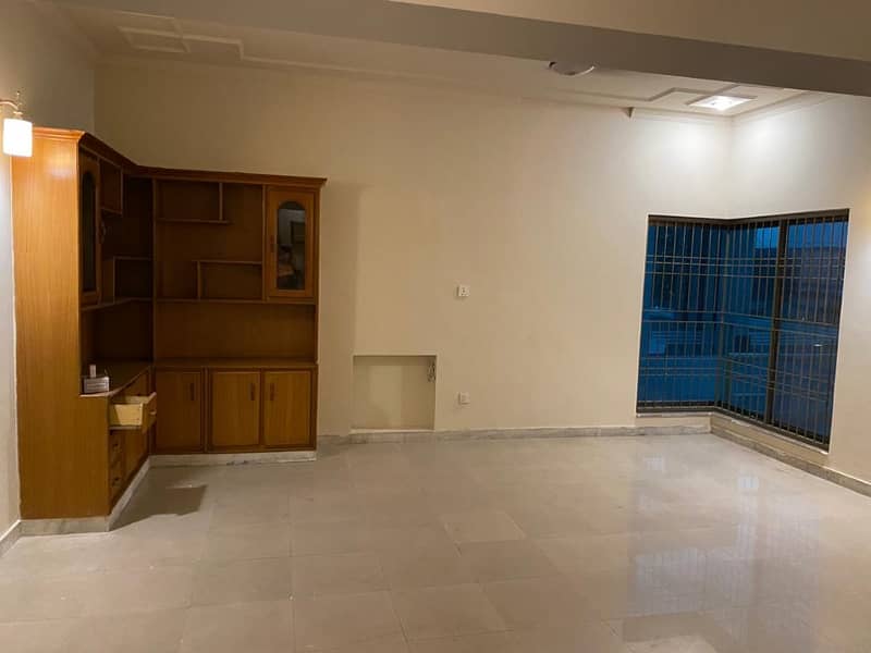 1 Kanal Lower Portion with 3 Bedrooms Available for Rent in DHA Phase 4 CC | Separate Entrance 4