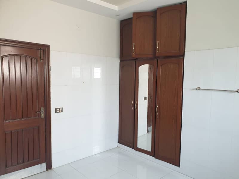 DHA Kanal Upper Portion with 3 Bedrooms for Rent in Phase 3 XX | Separate Entrance & Gas/Electricity Meter 5