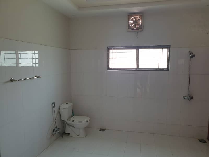 DHA Kanal Upper Portion with 3 Bedrooms for Rent in Phase 3 XX | Separate Entrance & Gas/Electricity Meter 6
