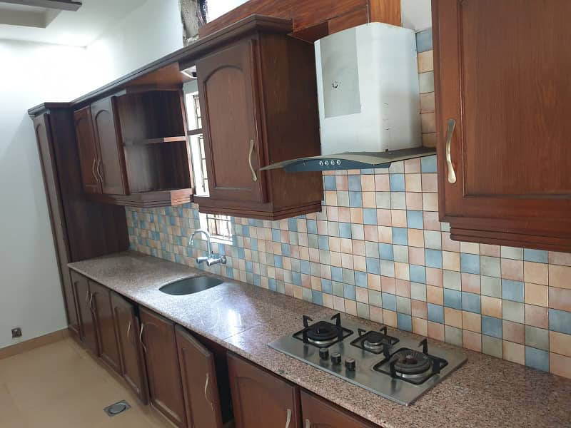 DHA Kanal Upper Portion with 3 Bedrooms for Rent in Phase 3 XX | Separate Entrance & Gas/Electricity Meter 11