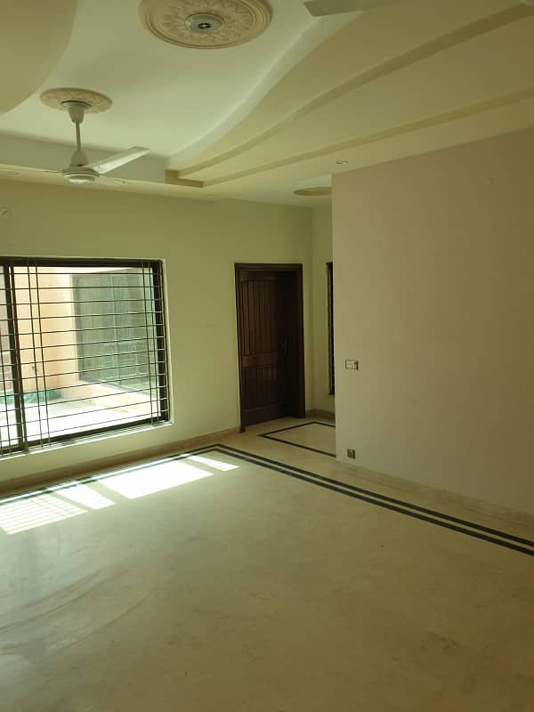 DHA Kanal Upper Portion with 3 Bedrooms for Rent in Phase 3 XX | Separate Entrance & Gas/Electricity Meter 12