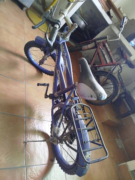 3 bycycle for sale , condition normal ha , chalti condition ma Hain 4