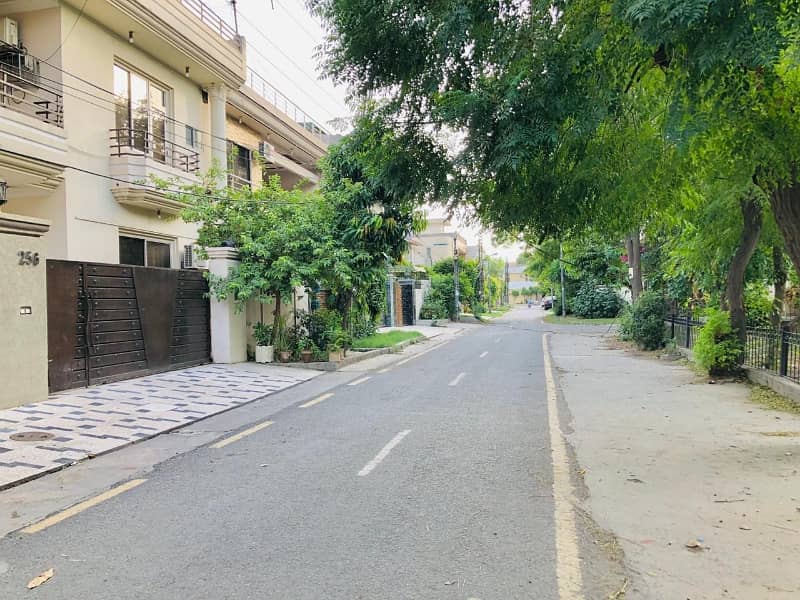 10 Marla House For Sale Facing Park B Block Fasial Town Out Class Condition 1