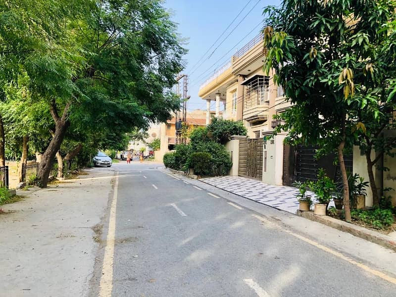 10 Marla House For Sale Facing Park B Block Fasial Town Out Class Condition 3