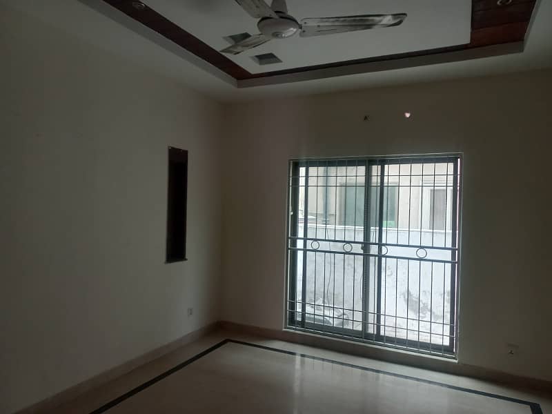 ROOM & PORTIONS AVAILABLE FOR RENT IN DHA 4