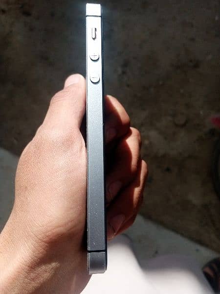 iPhone SE non PTA 16 GB storge original condition All ok finger no . 3