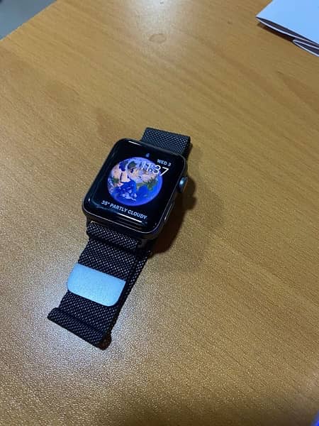 APPLE WATCH SERIES 3 (42 mm) in good condition 1