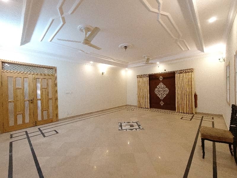 Prime Location 1 Kanal House Is Available For Rent 14