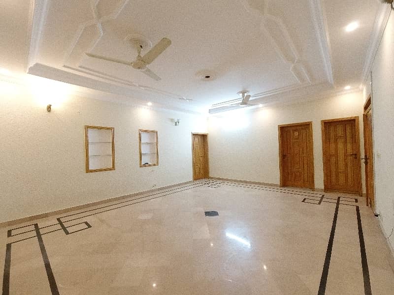 Prime Location 1 Kanal House Is Available For Rent 28