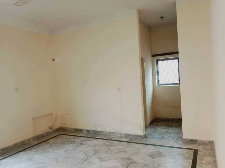 One Kanal Upper Portion House For Rent in DHA Phase 4 Lower Portion Lock. 7