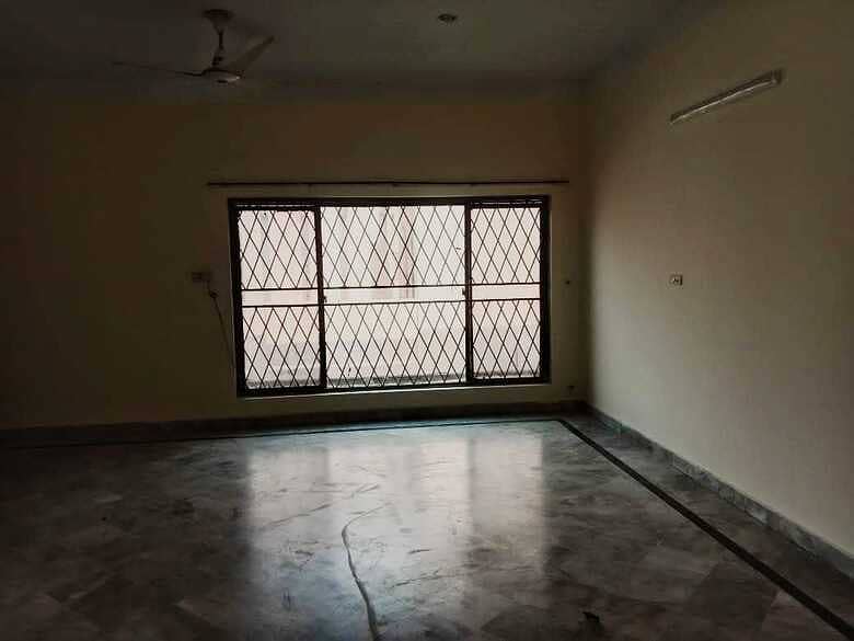 One Kanal Upper Portion House For Rent in DHA Phase 4 Lower Portion Lock. 8