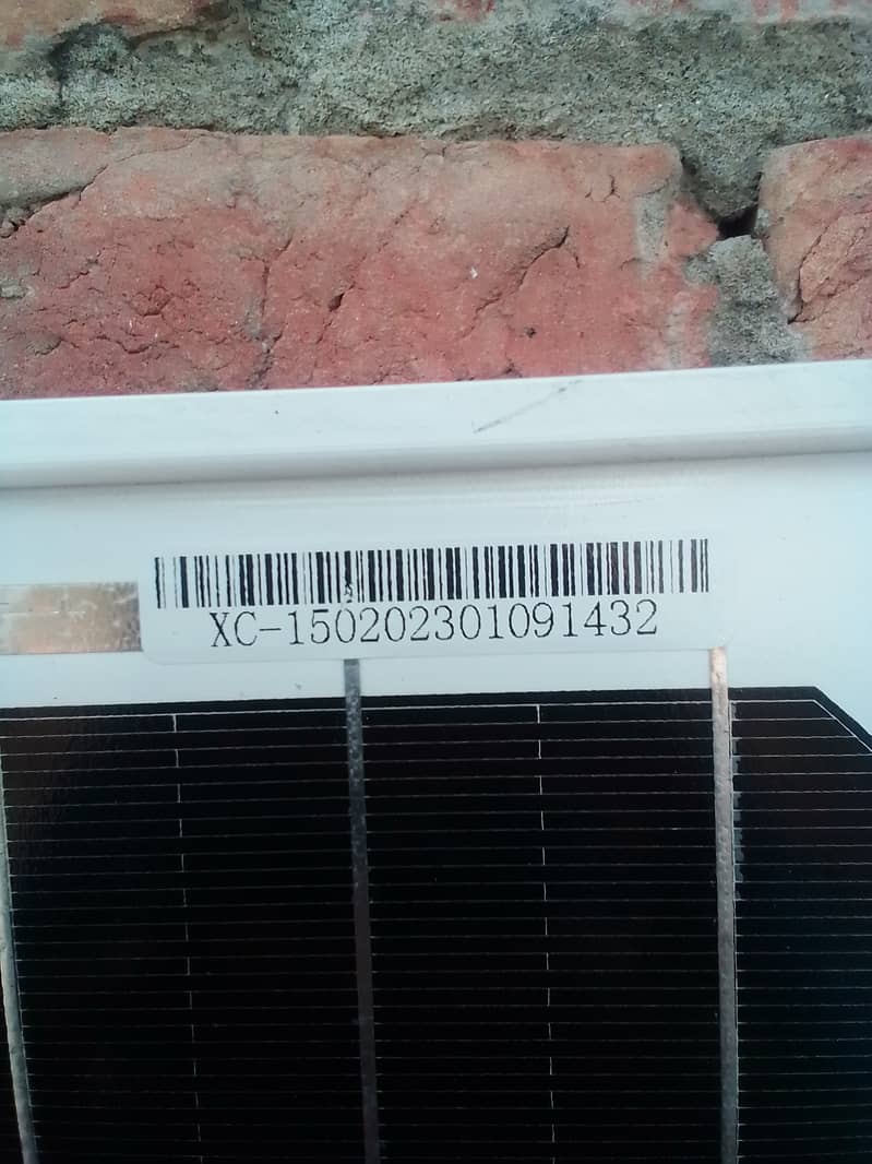 6 months used ,150 watt new condition Solar plate just RS 9000 6