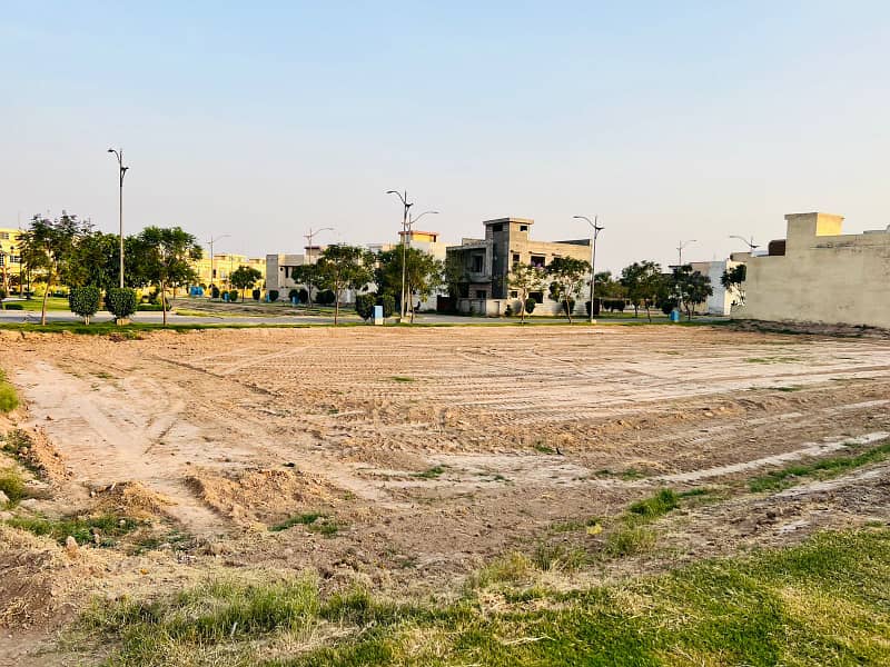 3 Marla Plots Possesion Available On Installment At Very Low Price In LDA Approved Society 3