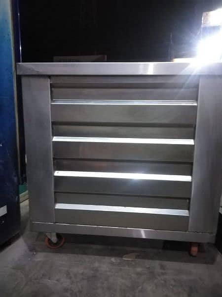 shawrma+fryers counter with grill counter 4