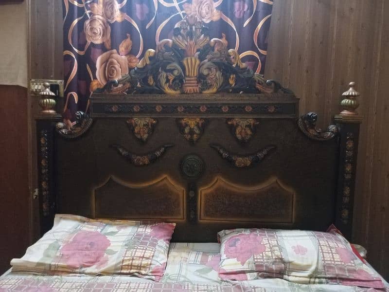 Bed with metress for sale price me thori kami beshi ho. jye gi 1