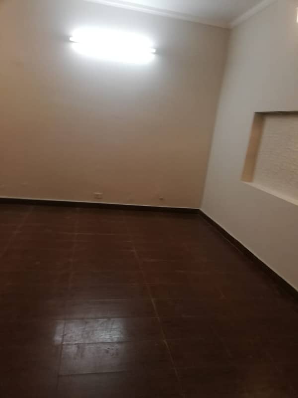 Askari 11, Sector B, 10 Marla, 04 Bed, Luxury House For Rent. 3