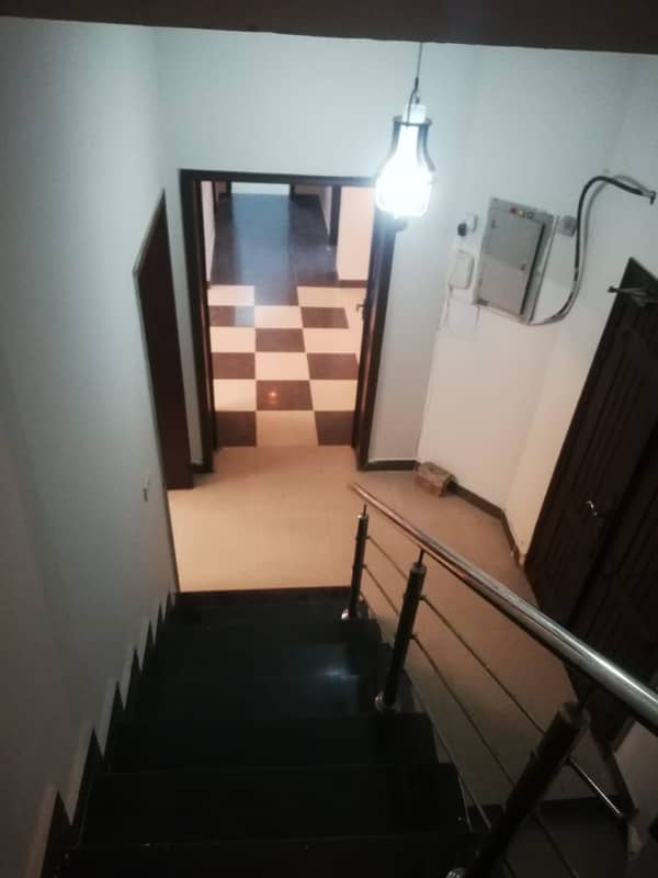 Askari 11, Sector B, 10 Marla, 04 Bed, Luxury House For Rent. 5