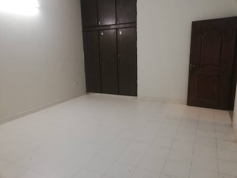 Askari 11, Sector B, 10 Marla, 04 Bed, Luxury House For Rent. 19