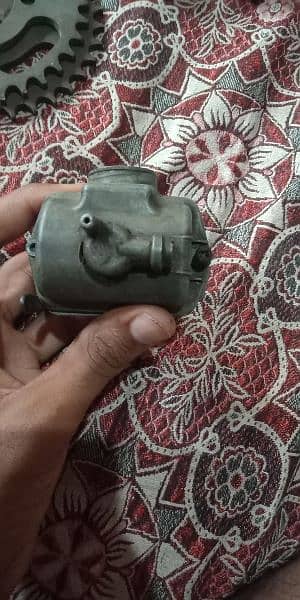 genuine Honda CD 70 Carburetor 4