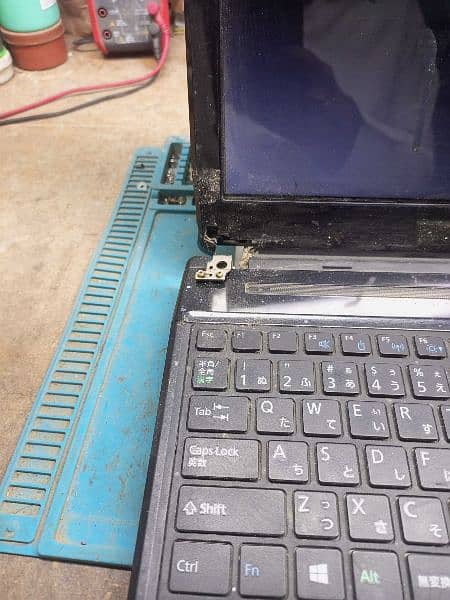 Laptop Hinges Repair shop 14