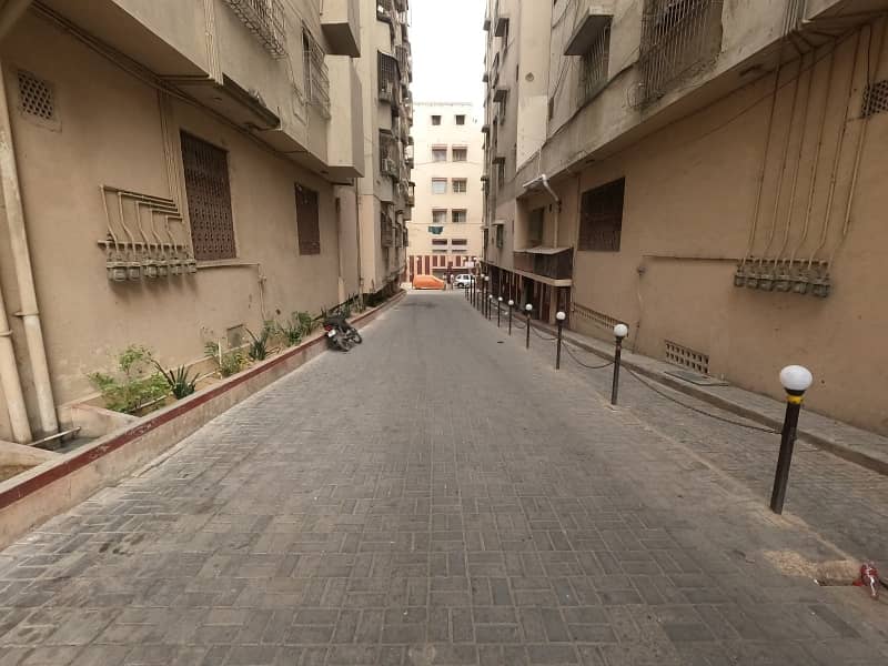 Centrally Located Prime Location Flat In Gulistan-E-Jauhar Block 17 Is Available For Sale 2