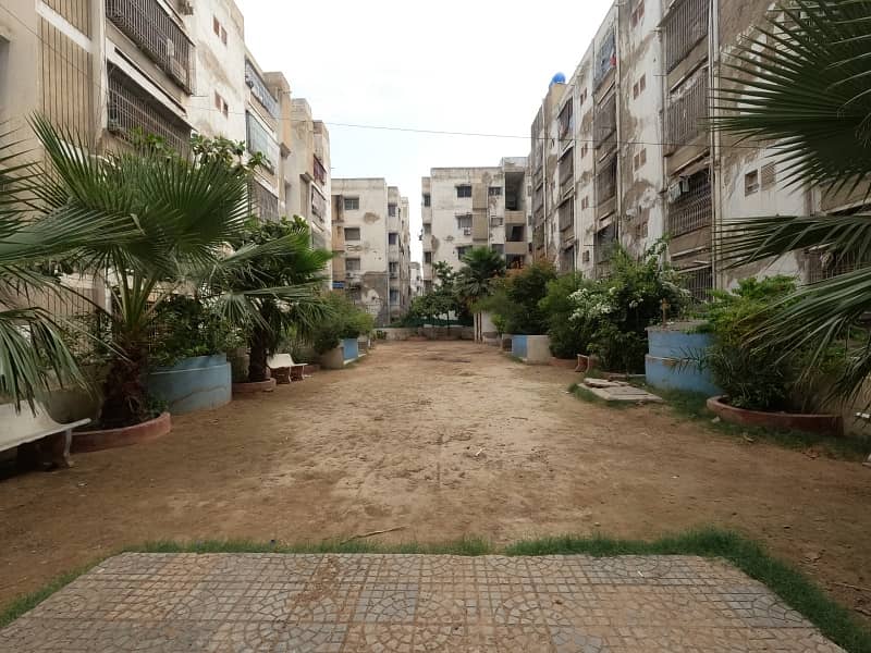 Centrally Located Prime Location Flat In Gulistan-E-Jauhar Block 17 Is Available For Sale 3